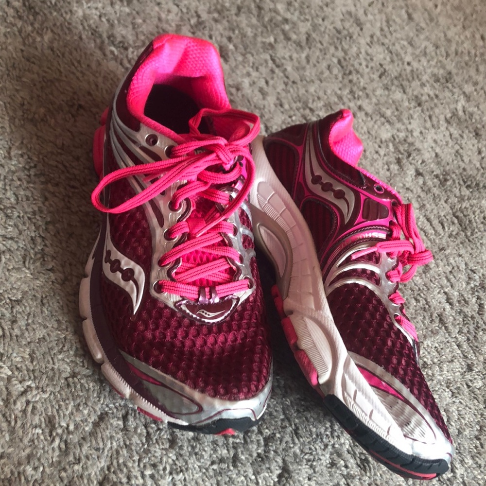 Saucony running shoes sneakers